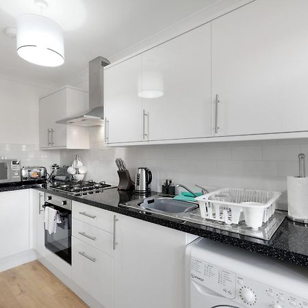 Pinewood Studios, Iver Slough Heathrow 1 & 2 Bedroom Apartments With Parking By Arista Living Екстериор снимка