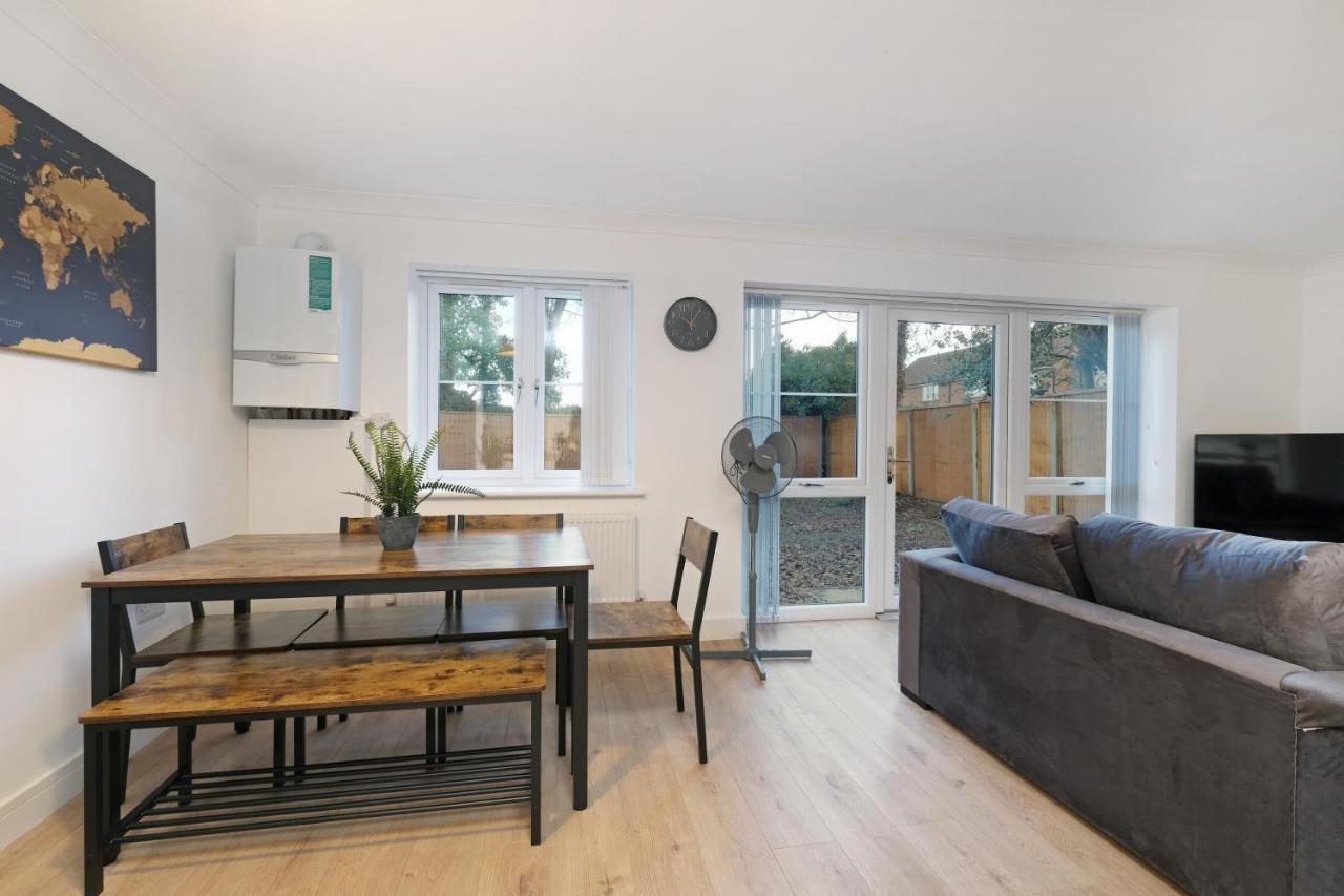 Pinewood Studios, Iver Slough Heathrow 1 & 2 Bedroom Apartments With Parking By Arista Living Екстериор снимка