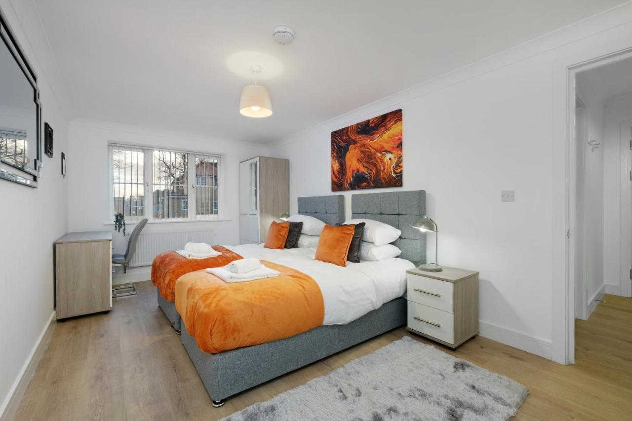 Pinewood Studios, Iver Slough Heathrow 1 & 2 Bedroom Apartments With Parking By Arista Living Екстериор снимка