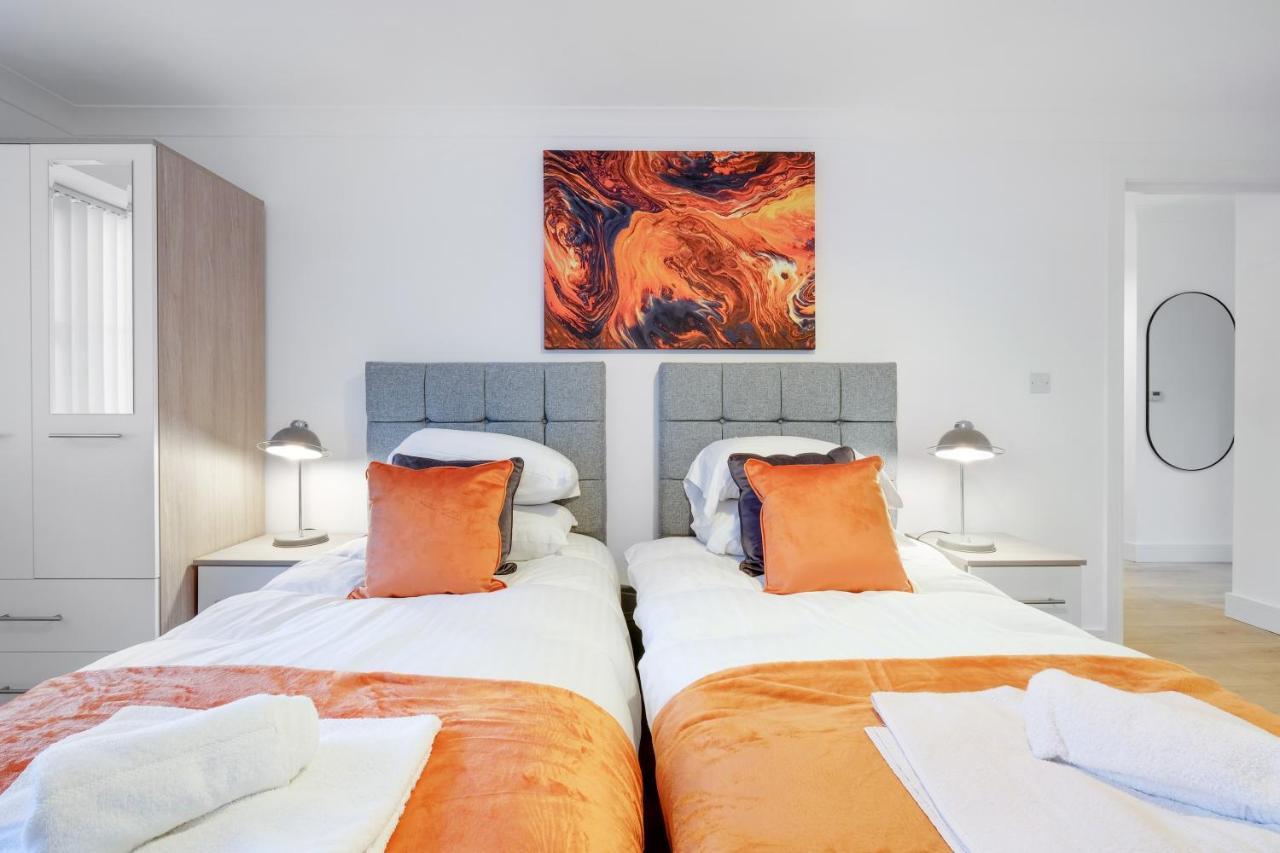 Pinewood Studios, Iver Slough Heathrow 1 & 2 Bedroom Apartments With Parking By Arista Living Екстериор снимка