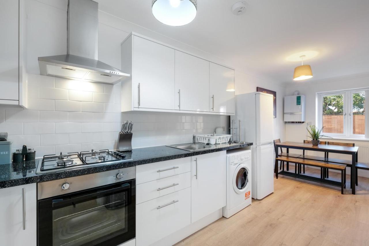 Pinewood Studios, Iver Slough Heathrow 1 & 2 Bedroom Apartments With Parking By Arista Living Екстериор снимка