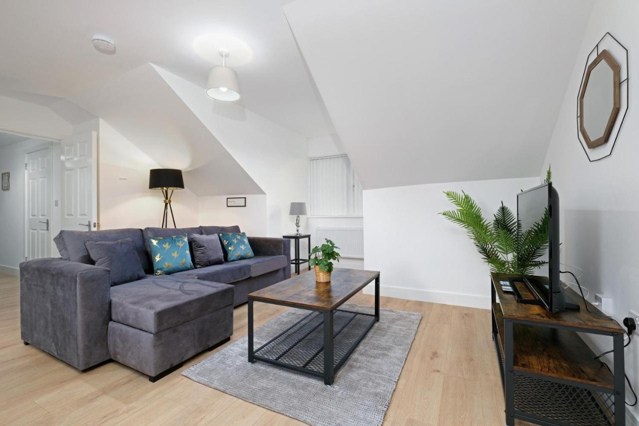 Pinewood Studios, Iver Slough Heathrow 1 & 2 Bedroom Apartments With Parking By Arista Living Екстериор снимка