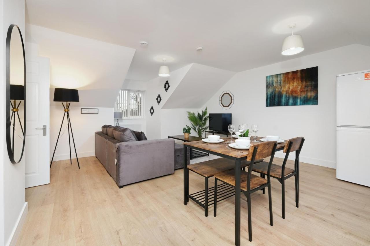 Pinewood Studios, Iver Slough Heathrow 1 & 2 Bedroom Apartments With Parking By Arista Living Екстериор снимка
