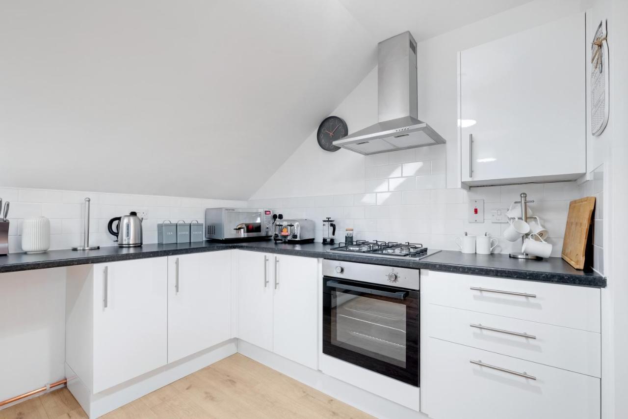 Pinewood Studios, Iver Slough Heathrow 1 & 2 Bedroom Apartments With Parking By Arista Living Екстериор снимка
