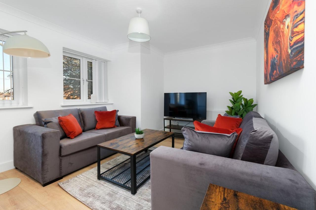 Pinewood Studios, Iver Slough Heathrow 1 & 2 Bedroom Apartments With Parking By Arista Living Екстериор снимка