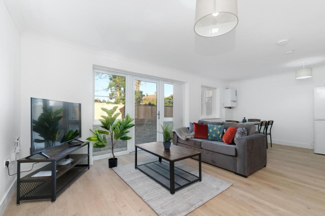 Pinewood Studios, Iver Slough Heathrow 1 & 2 Bedroom Apartments With Parking By Arista Living Екстериор снимка