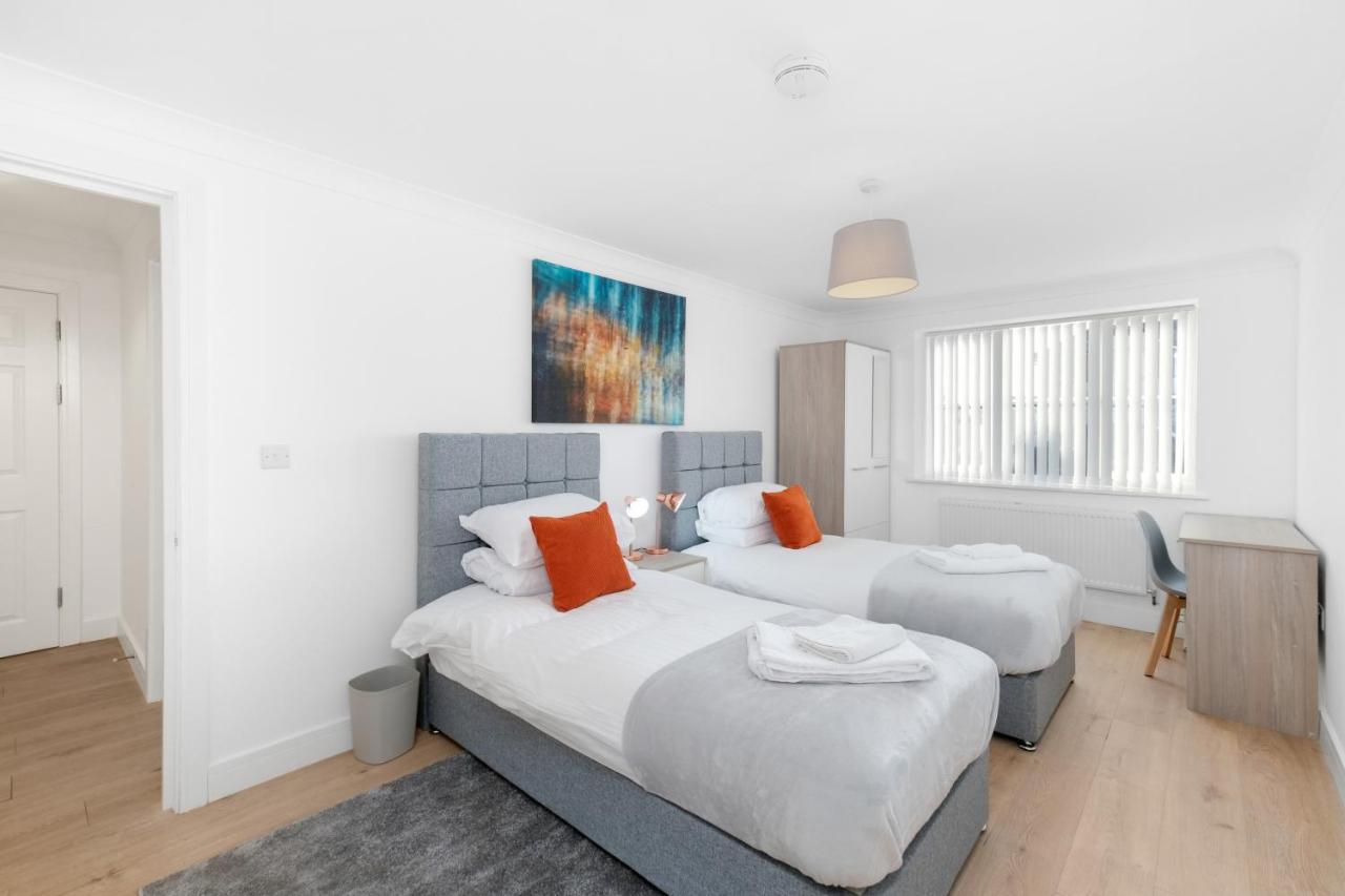 Pinewood Studios, Iver Slough Heathrow 1 & 2 Bedroom Apartments With Parking By Arista Living Екстериор снимка