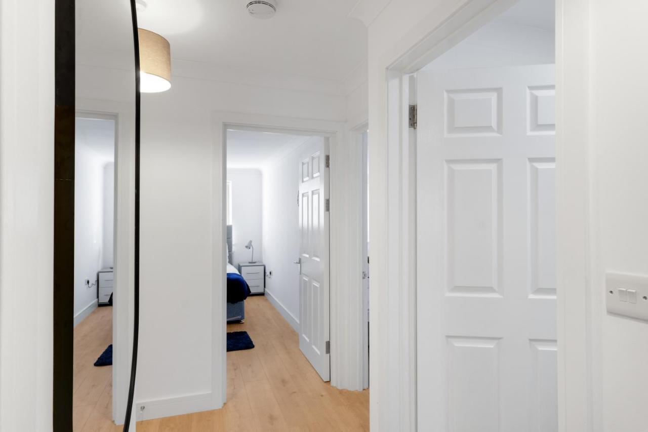 Pinewood Studios, Iver Slough Heathrow 1 & 2 Bedroom Apartments With Parking By Arista Living Екстериор снимка