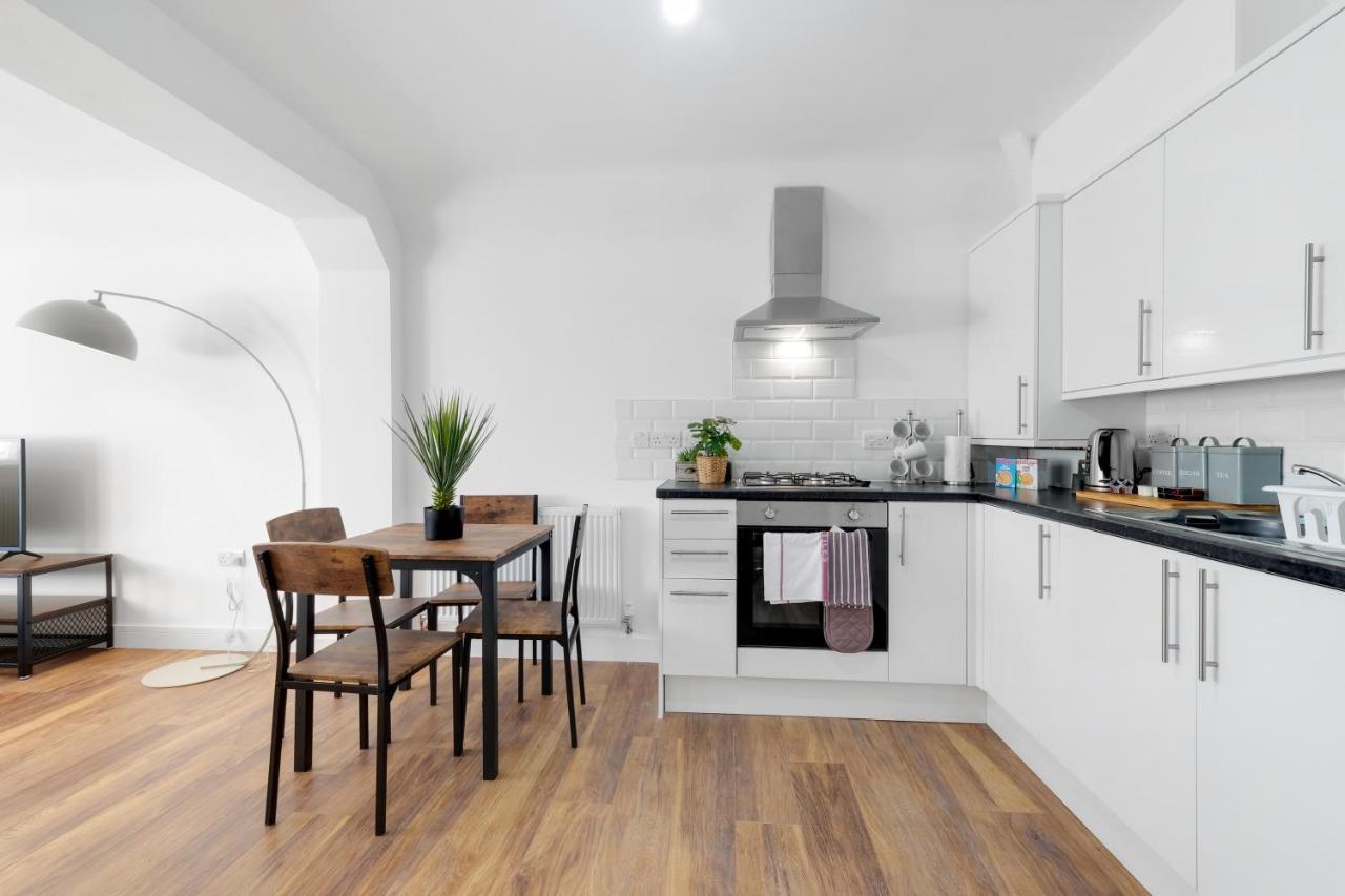 Pinewood Studios, Iver Slough Heathrow 1 & 2 Bedroom Apartments With Parking By Arista Living Екстериор снимка