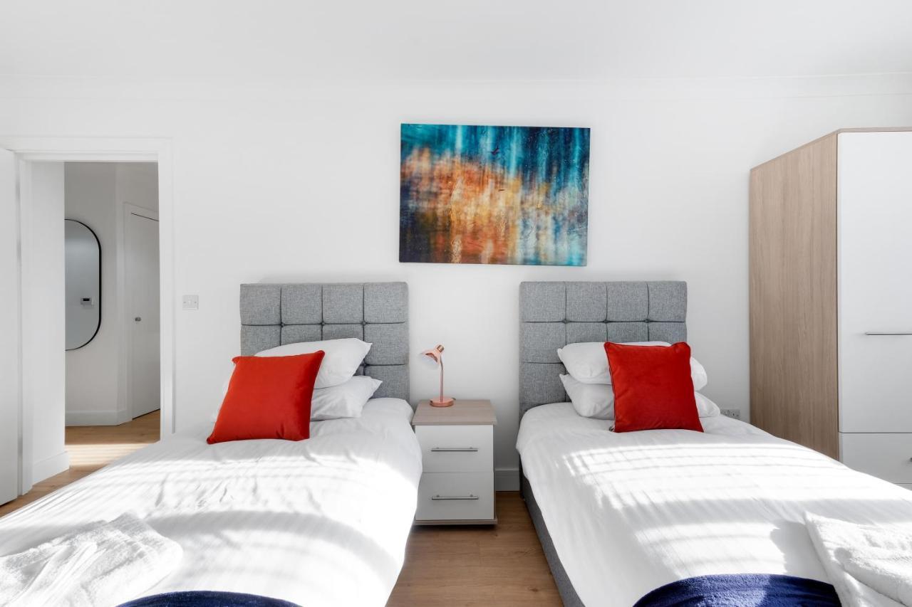 Pinewood Studios, Iver Slough Heathrow 1 & 2 Bedroom Apartments With Parking By Arista Living Екстериор снимка