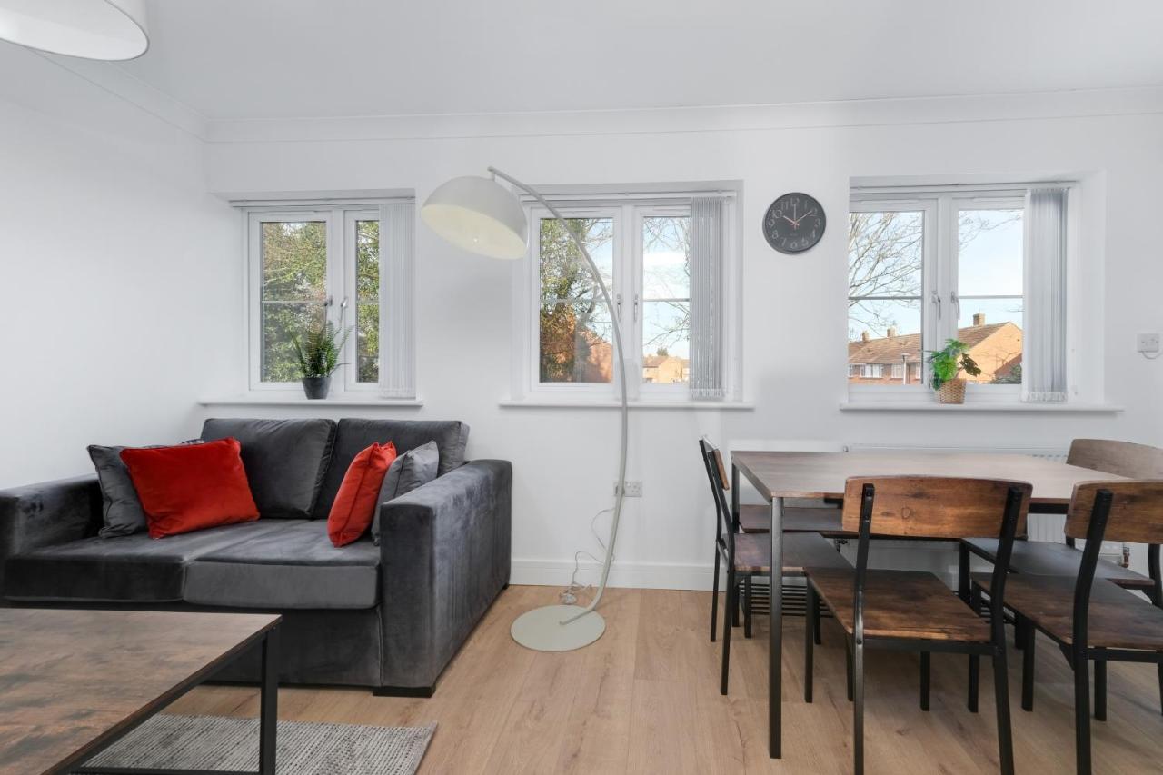 Pinewood Studios, Iver Slough Heathrow 1 & 2 Bedroom Apartments With Parking By Arista Living Екстериор снимка