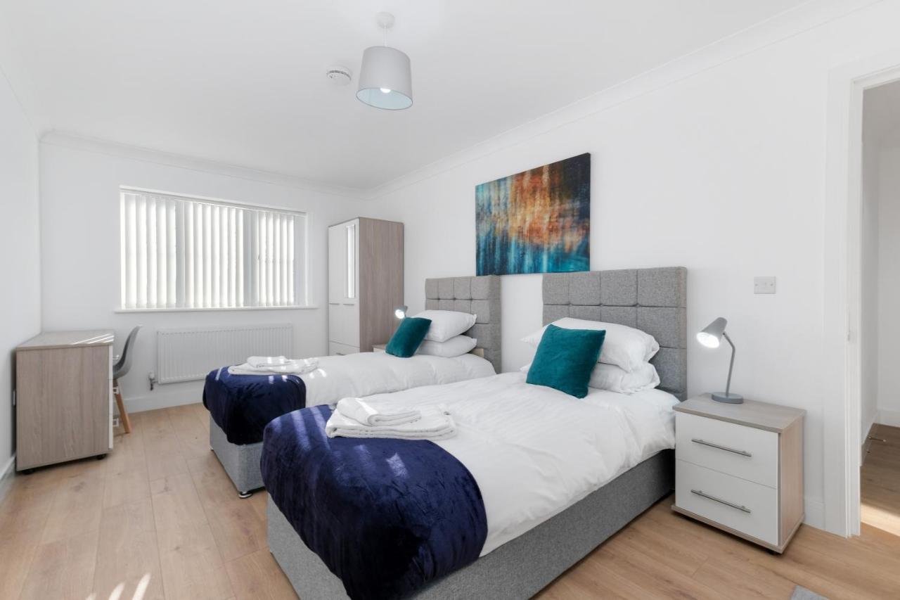 Pinewood Studios, Iver Slough Heathrow 1 & 2 Bedroom Apartments With Parking By Arista Living Екстериор снимка