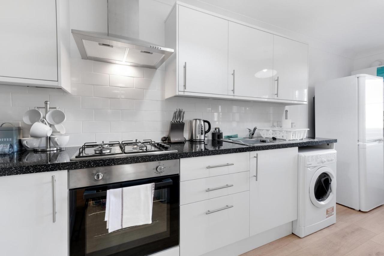 Pinewood Studios, Iver Slough Heathrow 1 & 2 Bedroom Apartments With Parking By Arista Living Екстериор снимка