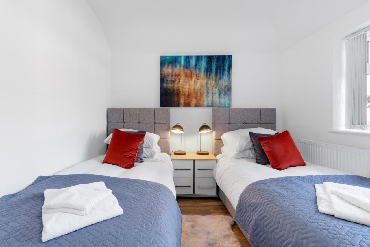 Pinewood Studios, Iver Slough Heathrow 1 & 2 Bedroom Apartments With Parking By Arista Living Екстериор снимка