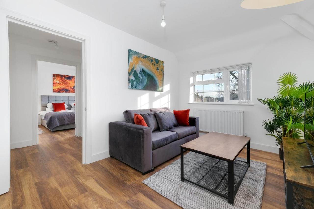 Pinewood Studios, Iver Slough Heathrow 1 & 2 Bedroom Apartments With Parking By Arista Living Екстериор снимка