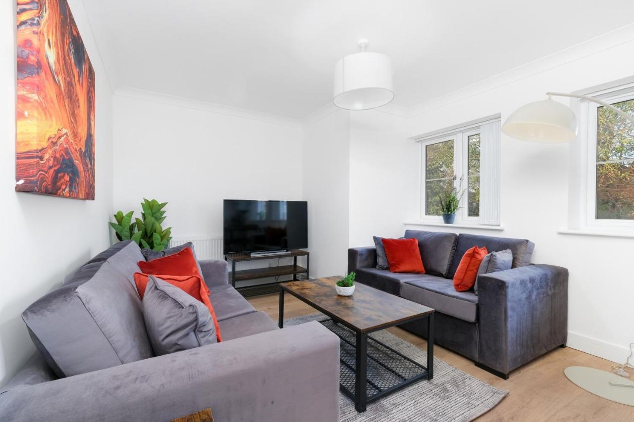 Pinewood Studios, Iver Slough Heathrow 1 & 2 Bedroom Apartments With Parking By Arista Living Екстериор снимка