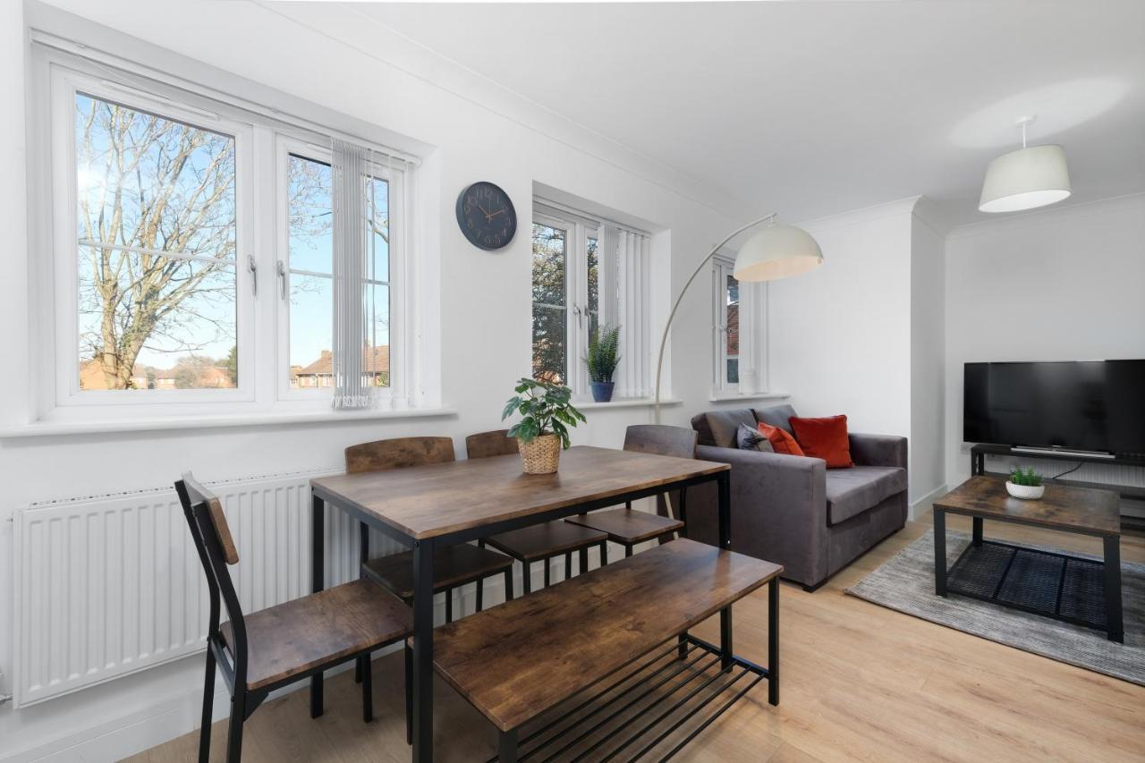 Pinewood Studios, Iver Slough Heathrow 1 & 2 Bedroom Apartments With Parking By Arista Living Екстериор снимка