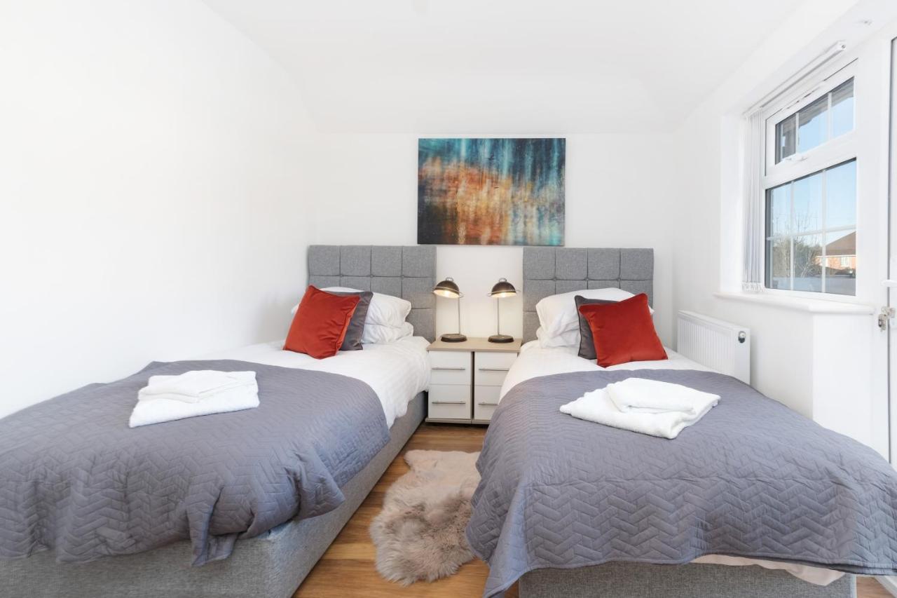 Pinewood Studios, Iver Slough Heathrow 1 & 2 Bedroom Apartments With Parking By Arista Living Екстериор снимка