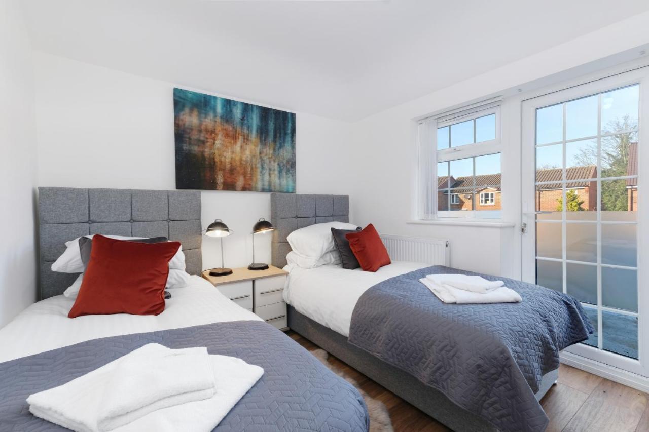 Pinewood Studios, Iver Slough Heathrow 1 & 2 Bedroom Apartments With Parking By Arista Living Екстериор снимка