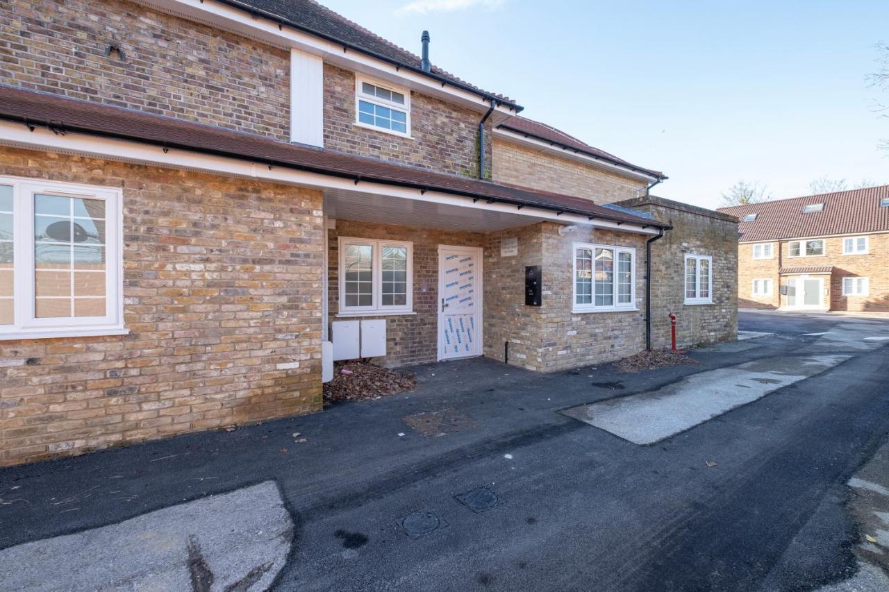 Pinewood Studios, Iver Slough Heathrow 1 & 2 Bedroom Apartments With Parking By Arista Living Екстериор снимка