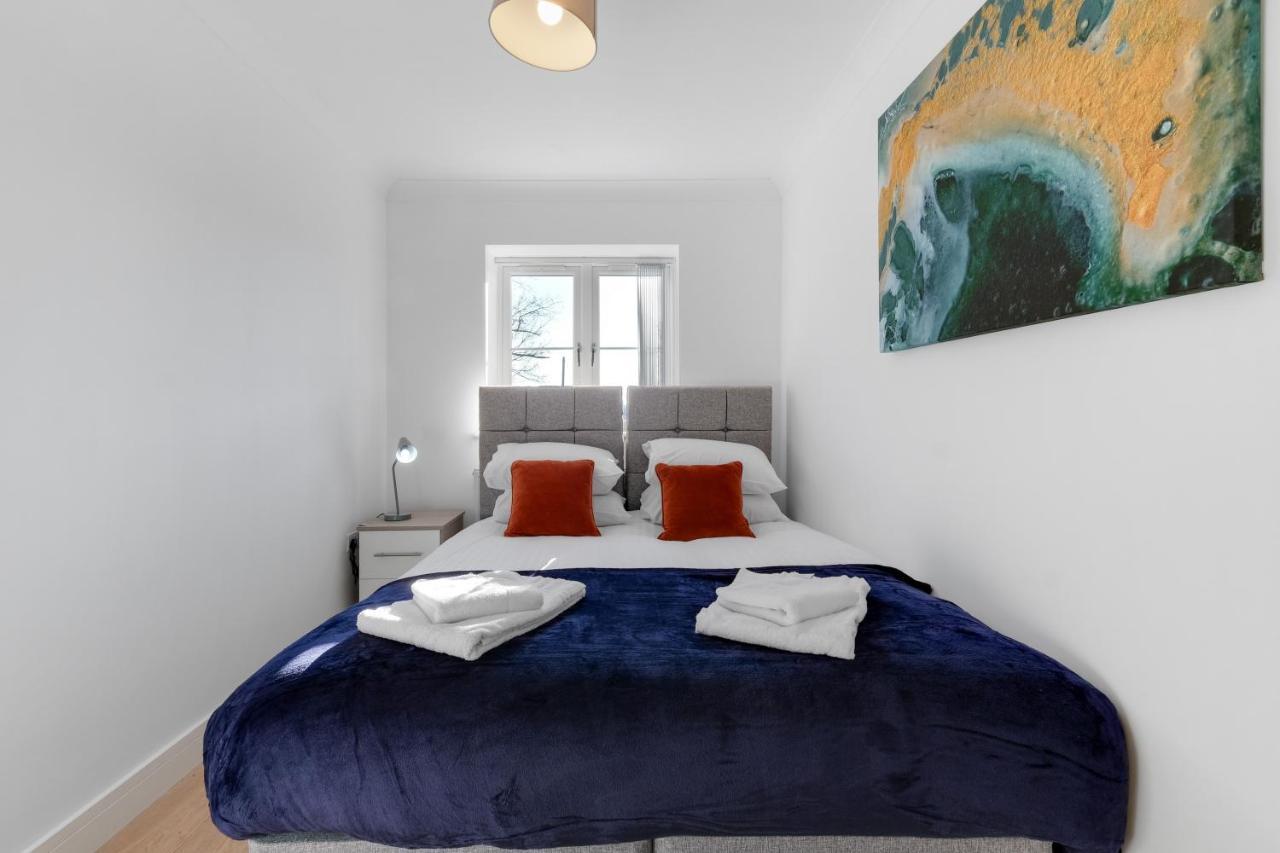 Pinewood Studios, Iver Slough Heathrow 1 & 2 Bedroom Apartments With Parking By Arista Living Екстериор снимка