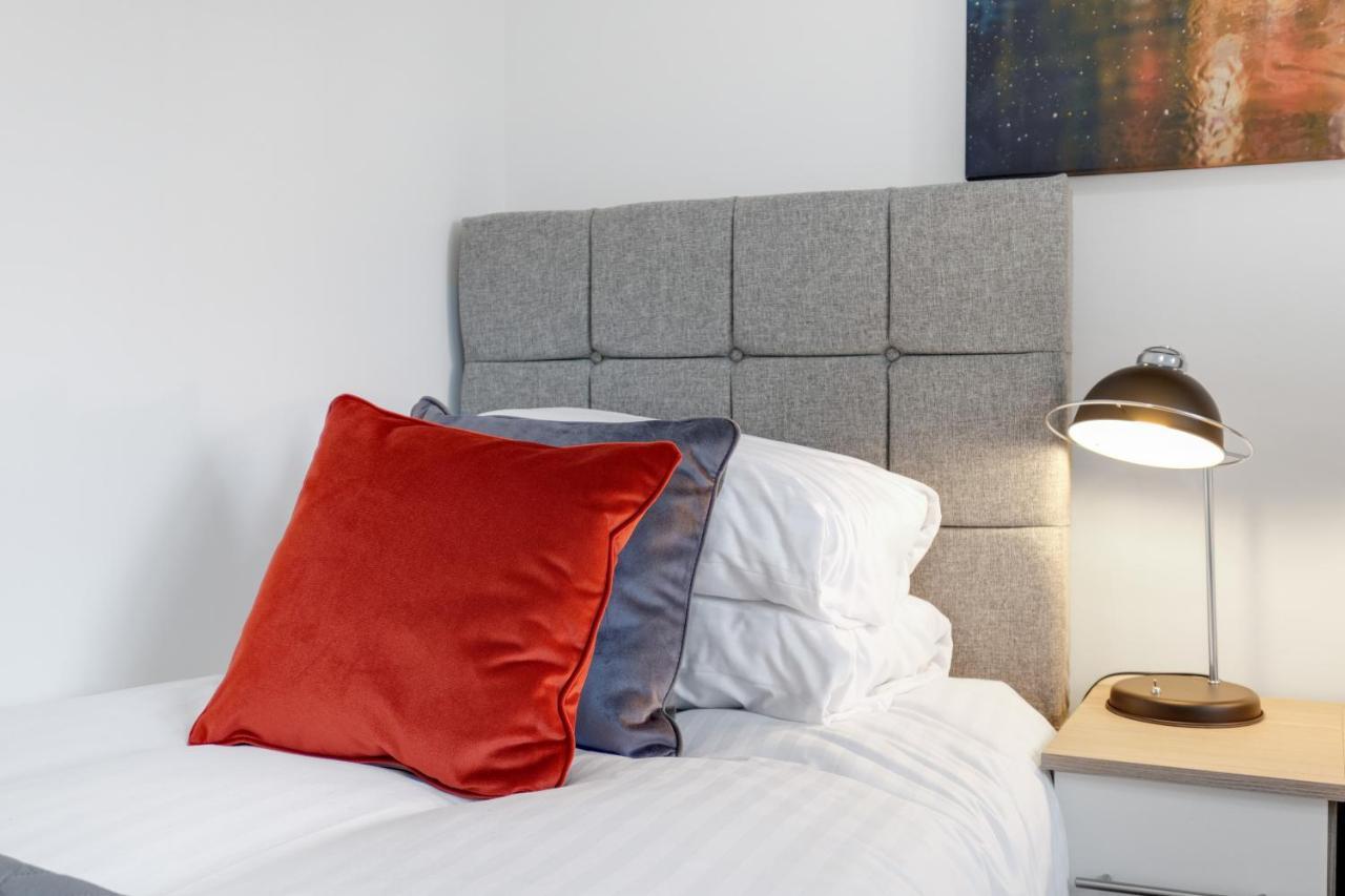 Pinewood Studios, Iver Slough Heathrow 1 & 2 Bedroom Apartments With Parking By Arista Living Екстериор снимка