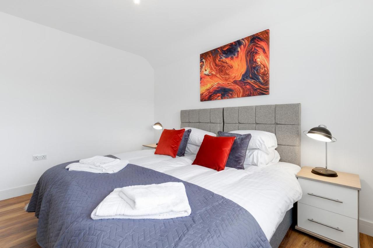 Pinewood Studios, Iver Slough Heathrow 1 & 2 Bedroom Apartments With Parking By Arista Living Екстериор снимка