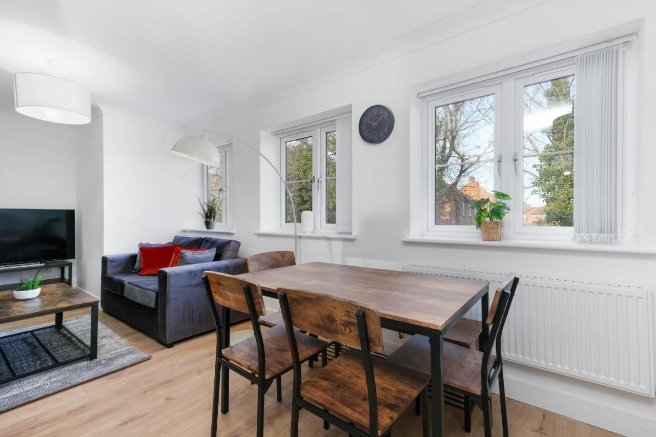 Pinewood Studios, Iver Slough Heathrow 1 & 2 Bedroom Apartments With Parking By Arista Living Екстериор снимка