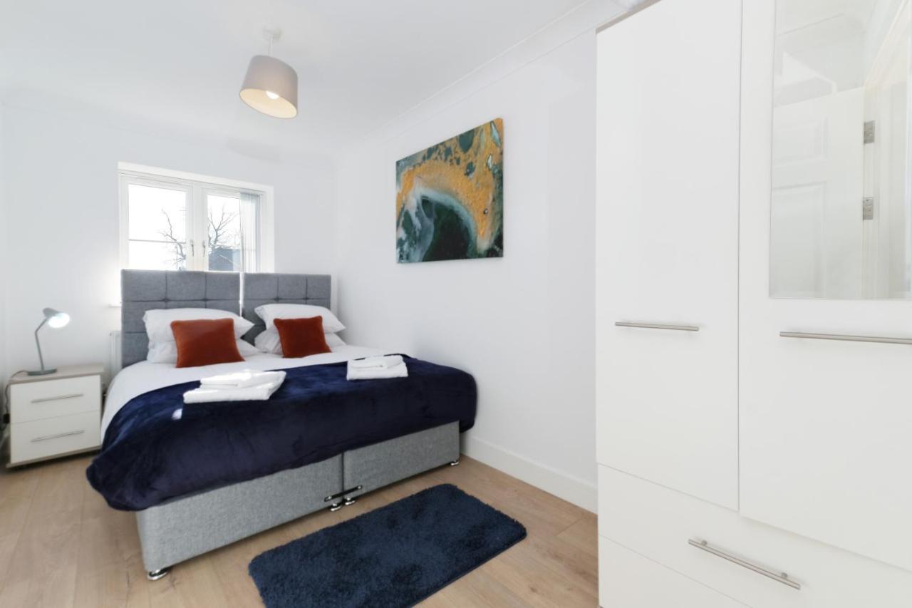 Pinewood Studios, Iver Slough Heathrow 1 & 2 Bedroom Apartments With Parking By Arista Living Екстериор снимка