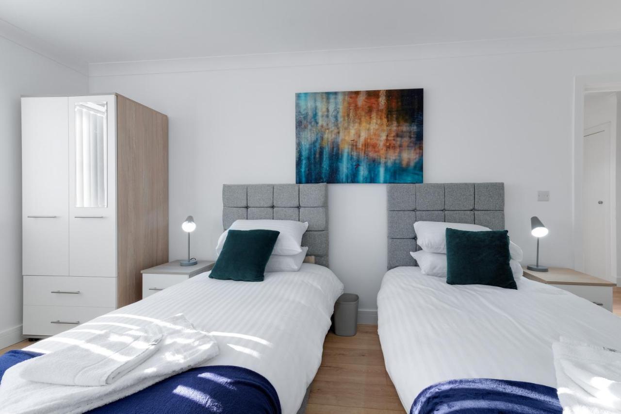 Pinewood Studios, Iver Slough Heathrow 1 & 2 Bedroom Apartments With Parking By Arista Living Екстериор снимка