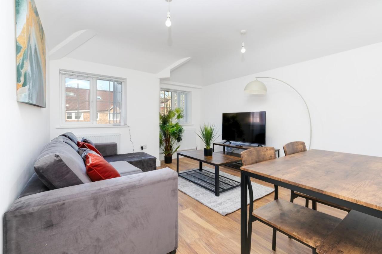 Pinewood Studios, Iver Slough Heathrow 1 & 2 Bedroom Apartments With Parking By Arista Living Екстериор снимка